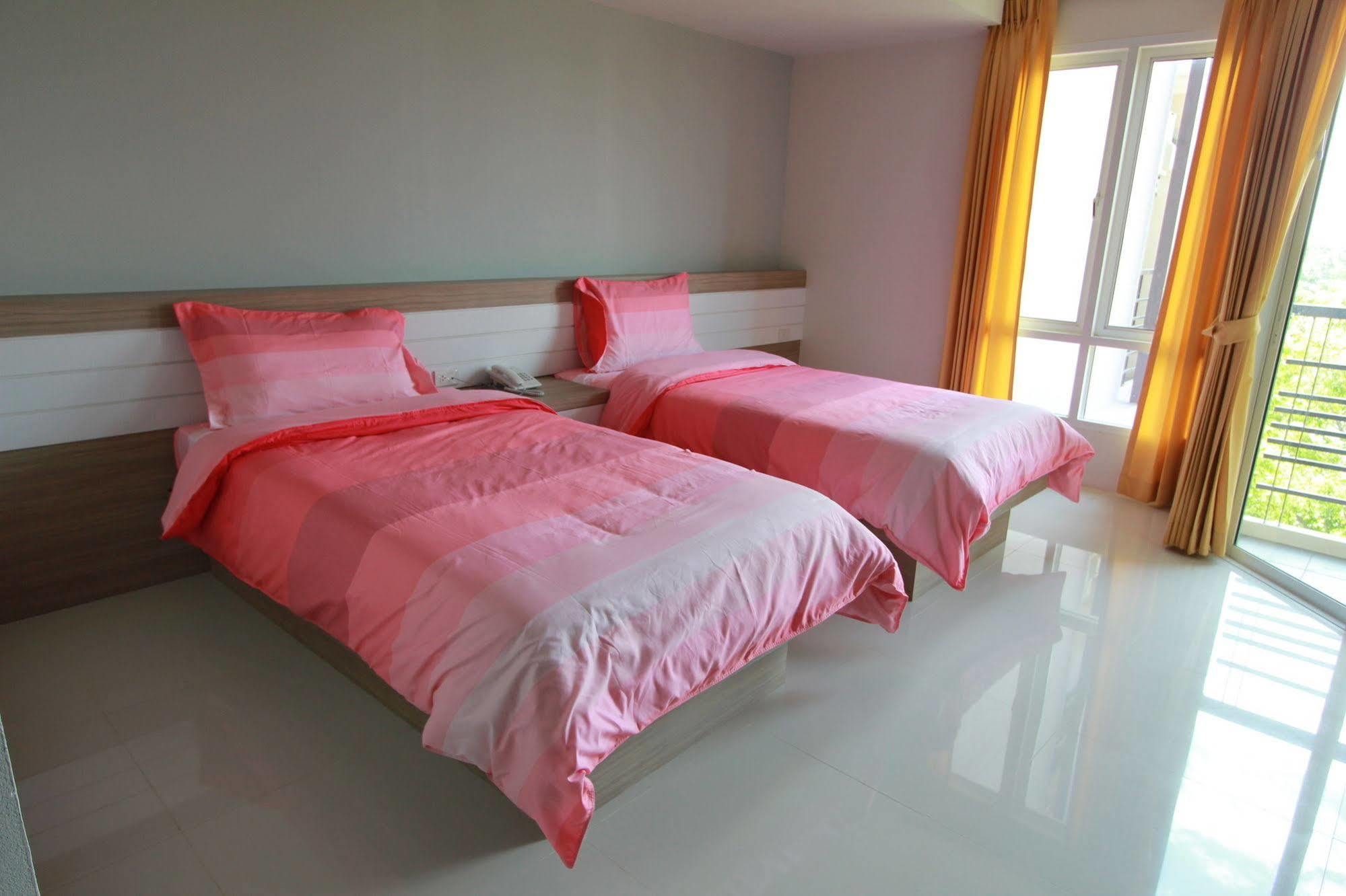 Kamonthara Hotel Nakhonpathom Kültér fotó