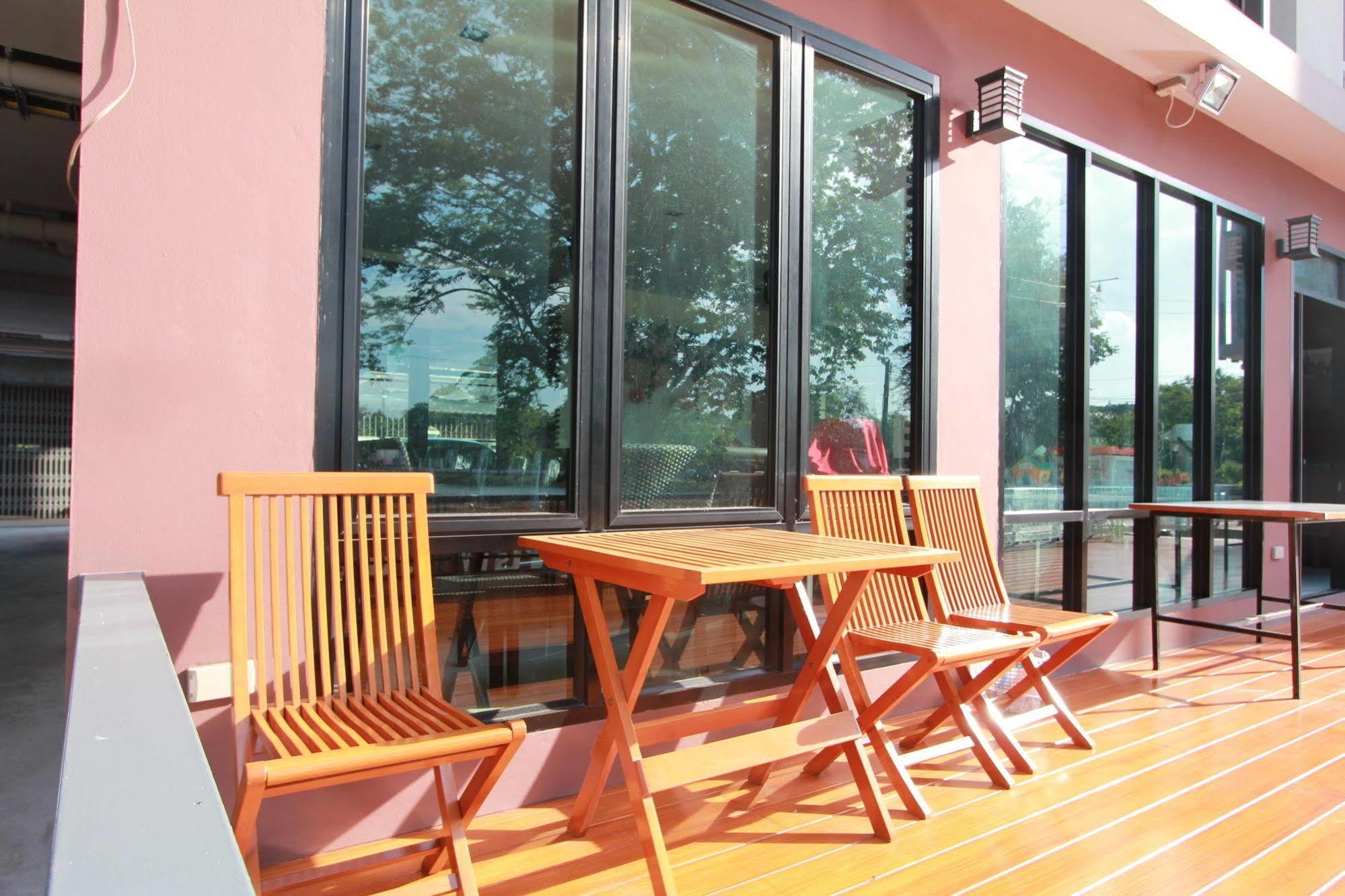 Kamonthara Hotel Nakhonpathom Kültér fotó
