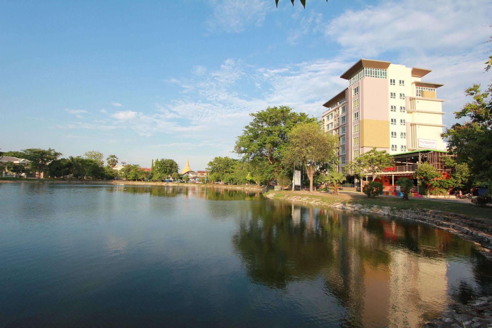 Kamonthara Hotel Nakhonpathom Kültér fotó