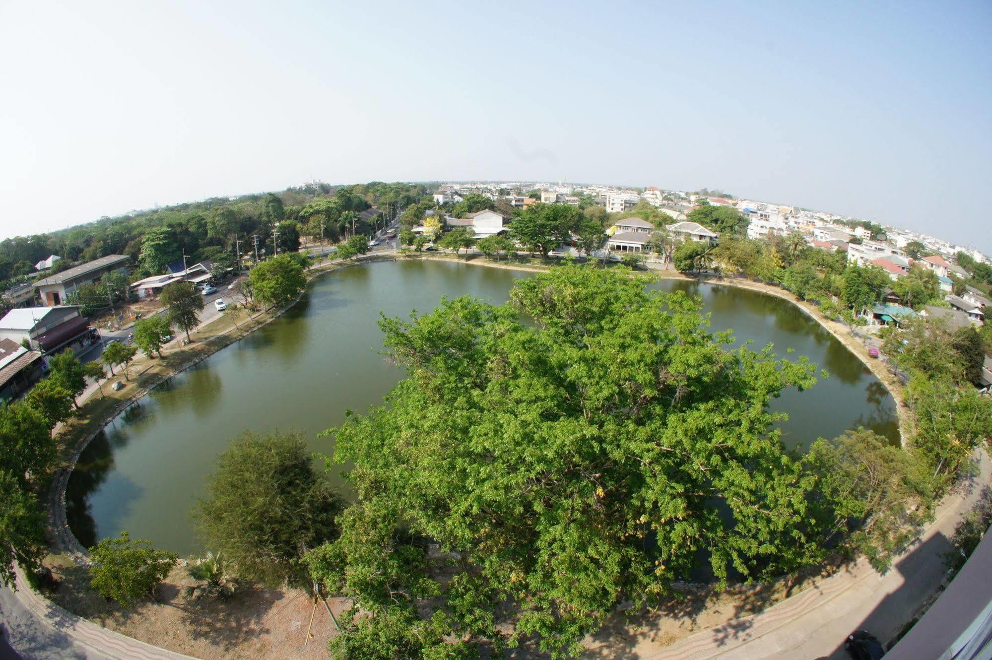 Kamonthara Hotel Nakhonpathom Kültér fotó